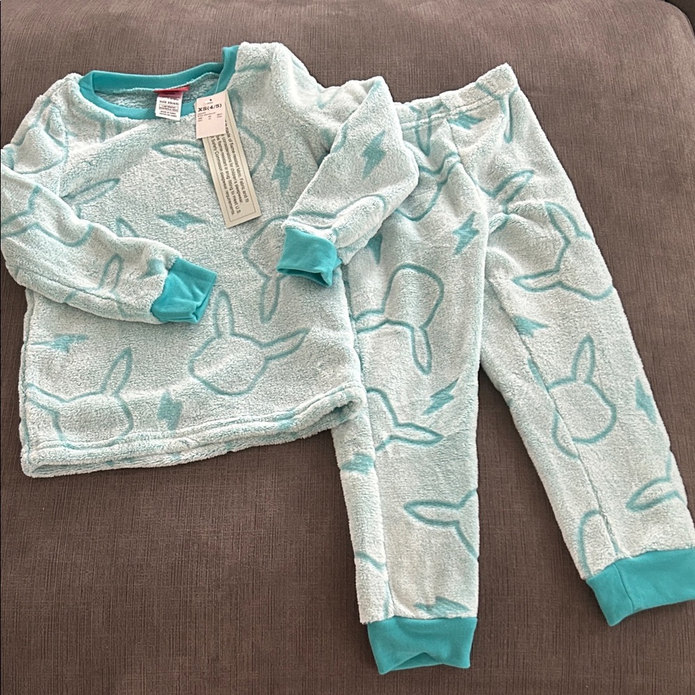 POKEMON Fluffy Cozy 2 piece Pajama XS (4/5) NWT
